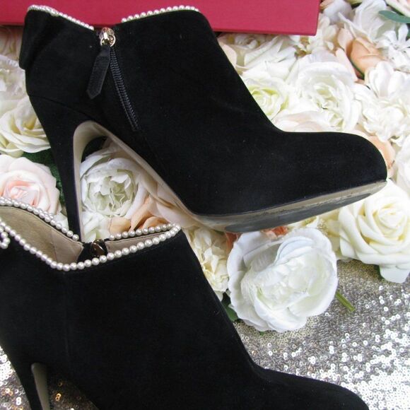 HOST PICK!! Valentino Garavani Suede ankle boots 40 - Picture 2 of 15